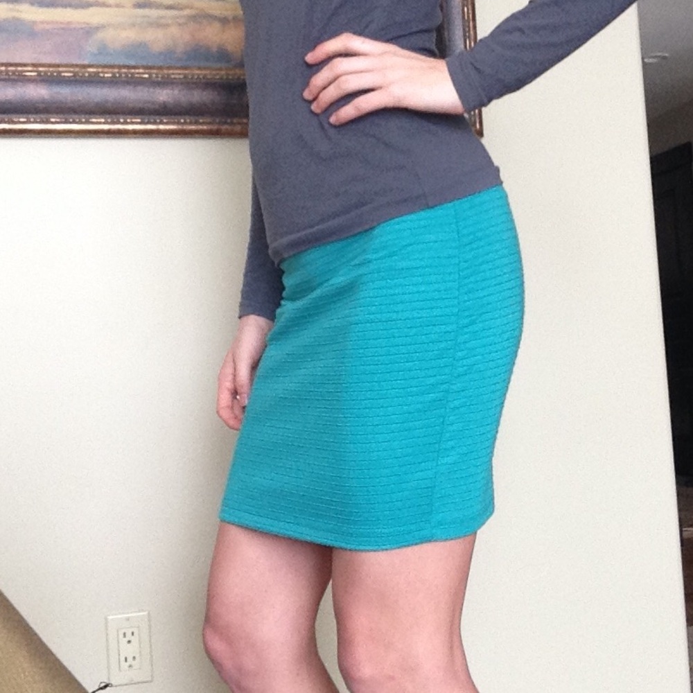 ELEMENT Mini Skirt - Picture 1 of 14